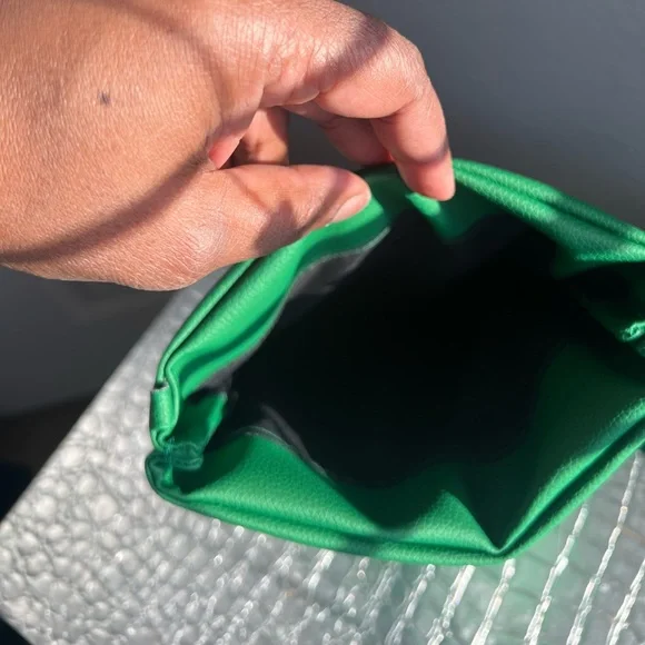 DENYM & DIAMONDS CROSSBODY ADJUSTABLE REVERSIBLE STRAP BAG COLOR KELLEY GREEN - Picture 2 of 11